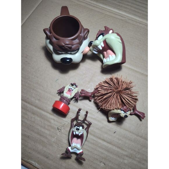 Vintage Lot of 5 Tazmanian Devil Collectibles From 1990's Mug Koosh Ball Figures - Picture 1 of 10
